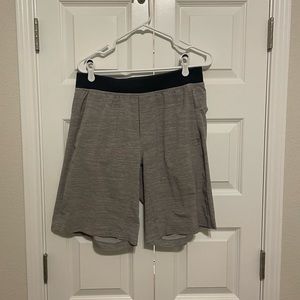 Lululemon mens linerless 9in inseam short size Large has small stains on leg